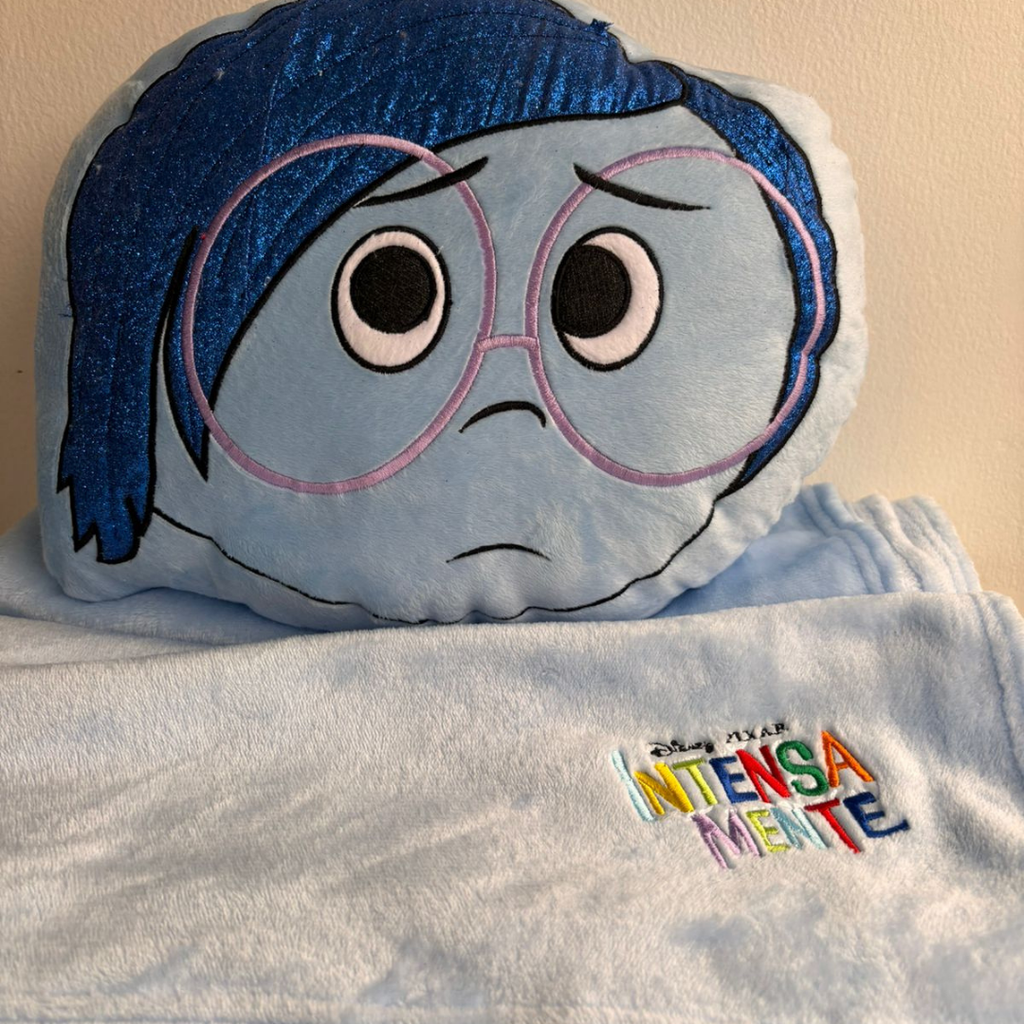 Cojín Cobija tristeza Intensamente  2 de 38 cm x 38 cm con cobija de 110 cm x 100 cm Envió Gratis